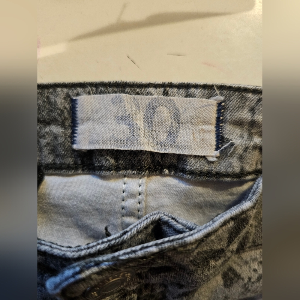 Free People Snake Print Just Float On Flare Jeans size 29-30. - Picture 3 of 3